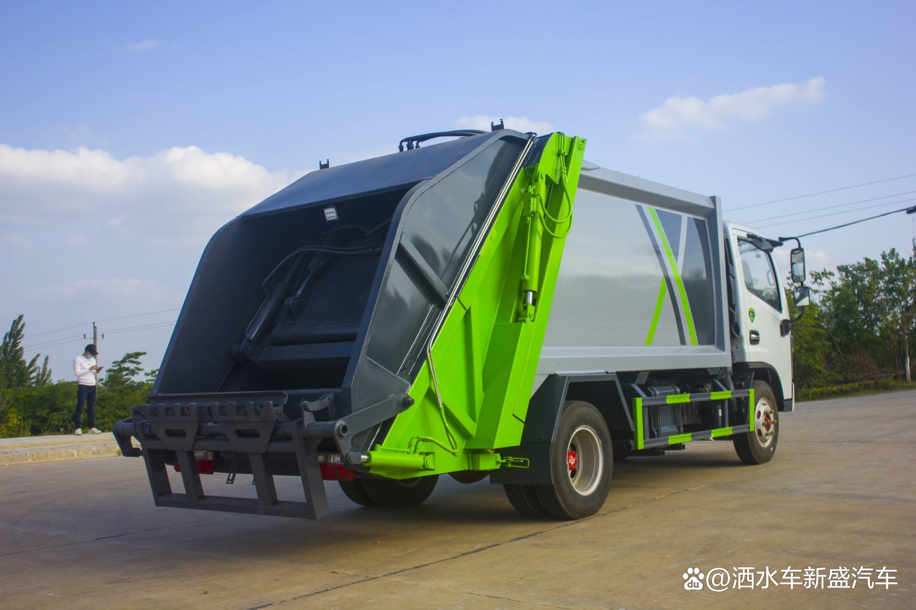 東風14噸后壓縮垃圾車 廠家專業制造與優質服務的典范